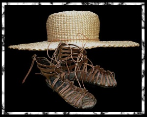 Chapeaux et chaussures Romaines