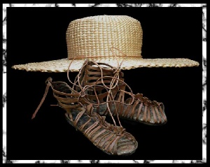 Chapeaux et chaussures Romaines